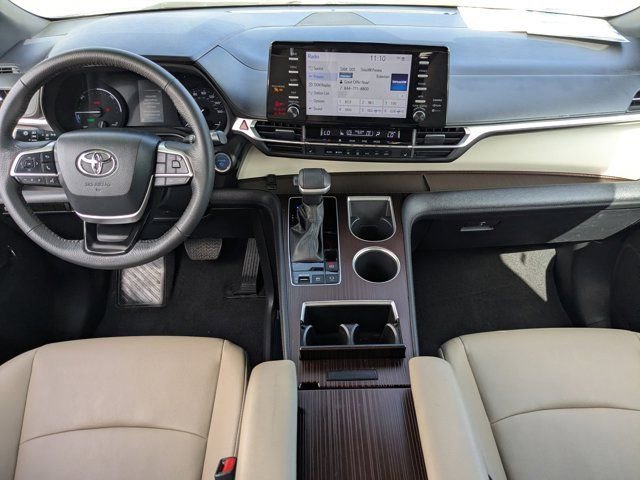Used 2024 Toyota Sienna XLE image 15
