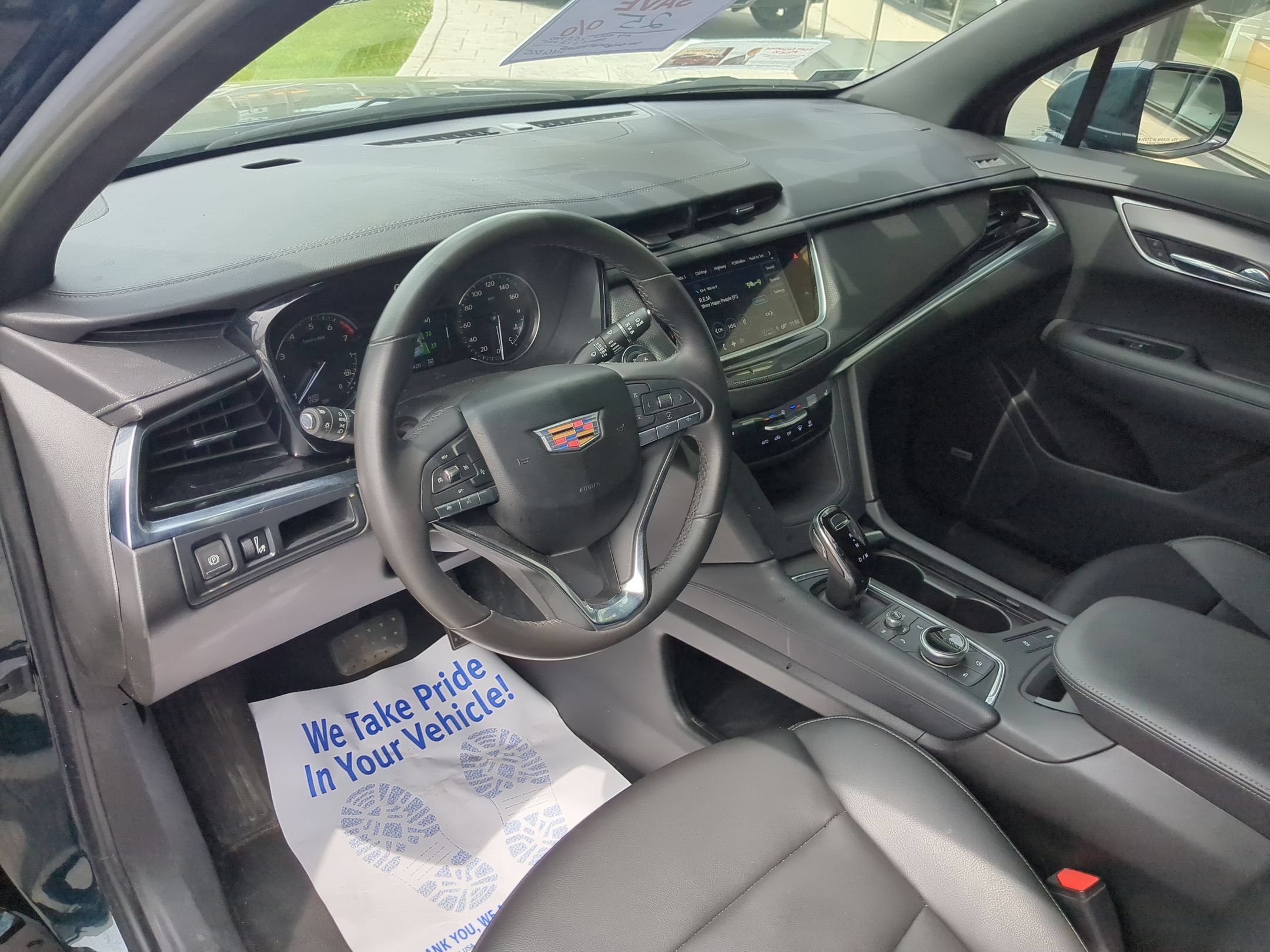 Used 2025 Cadillac XT6 Luxury w/ LPO, Floor Liner Package AWD/4WD image 7