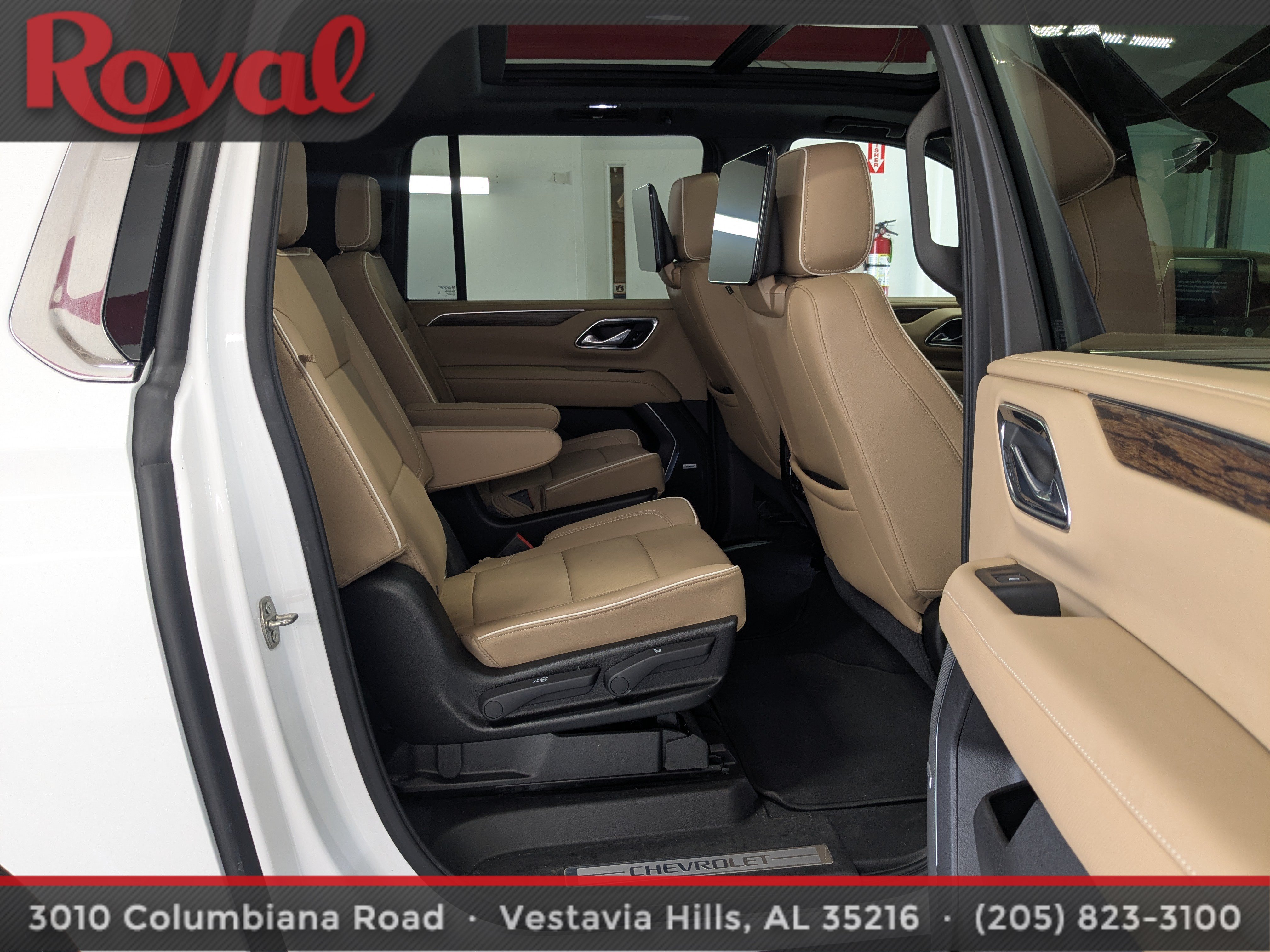 Used 2021 Chevrolet Suburban Premier w/ Premium Package RWD image 10