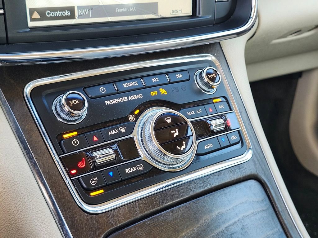 Used 2017 Lincoln Continental Select w/ Climate Package image 22