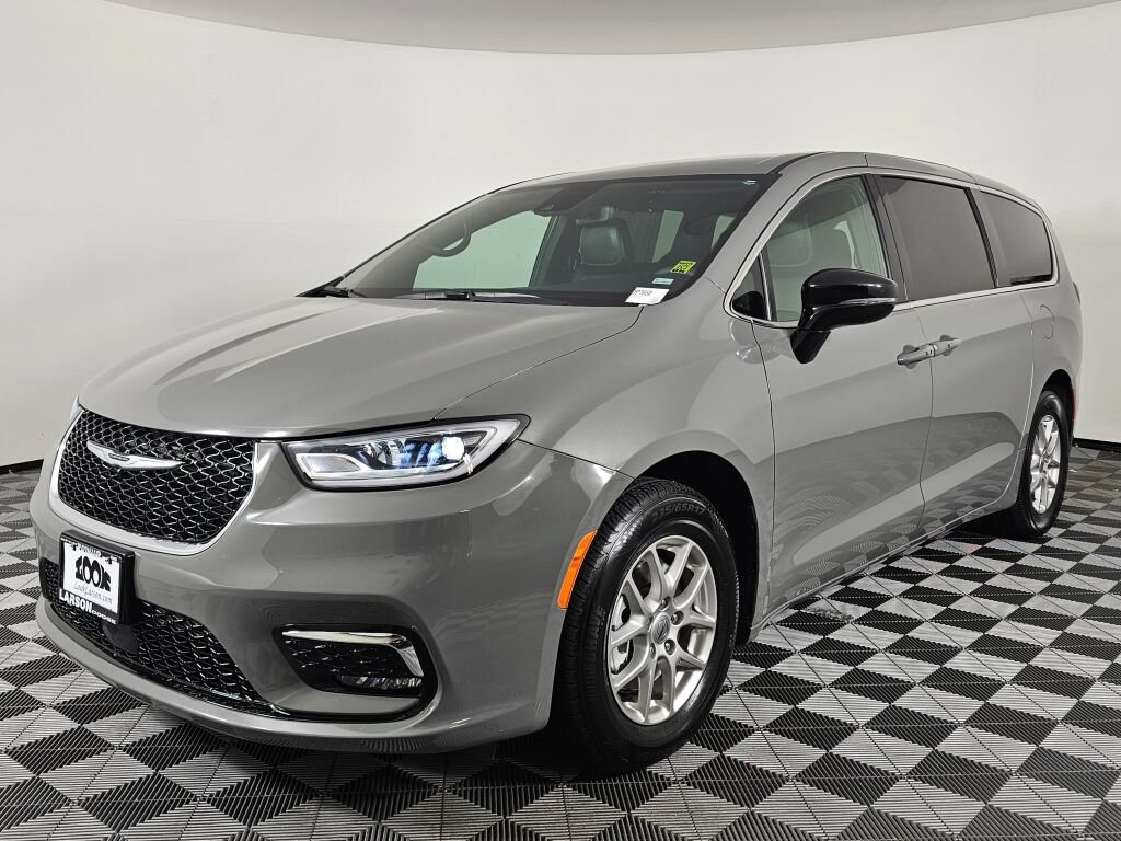 Used 2025 Chrysler Pacifica Select FWD image 7