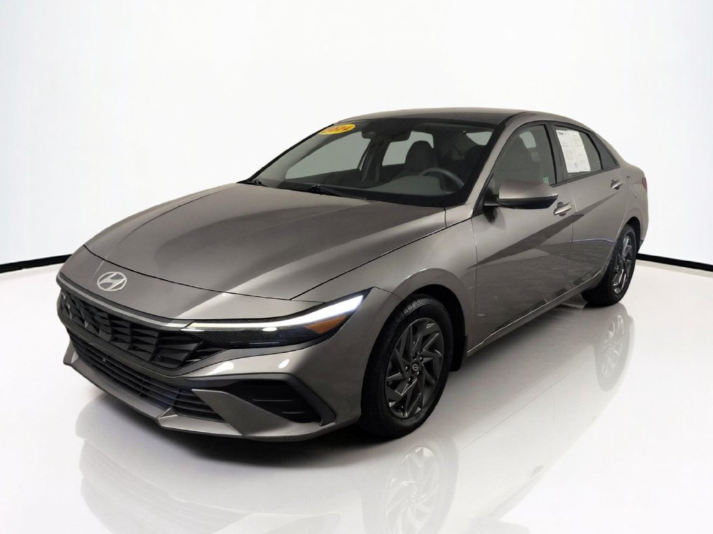 Used 2024 Hyundai Elantra SEL FWD image 11