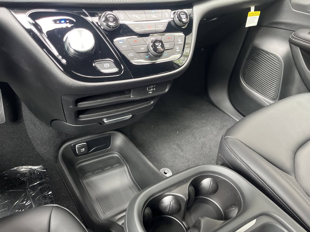New 2027 Chrysler Pacifica Select AWD/4WD image 35