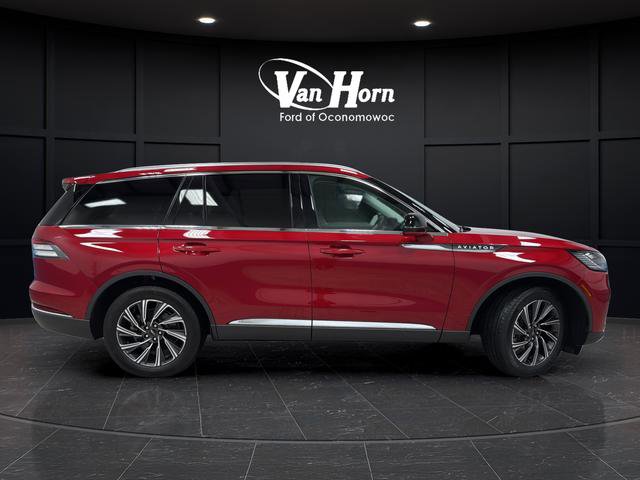 Used 2025 Lincoln Aviator AWD image 2