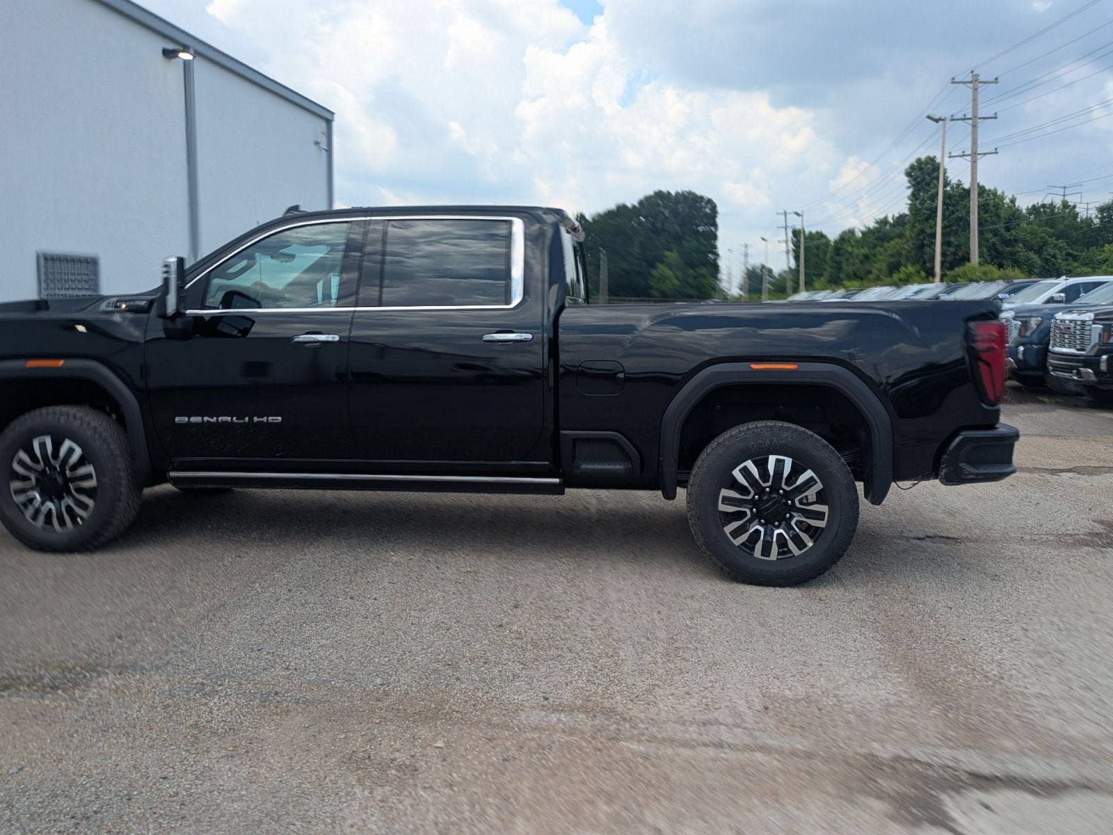 New 2026 GMC Sierra 2500 Denali Ultimate AWD/4WD image 2