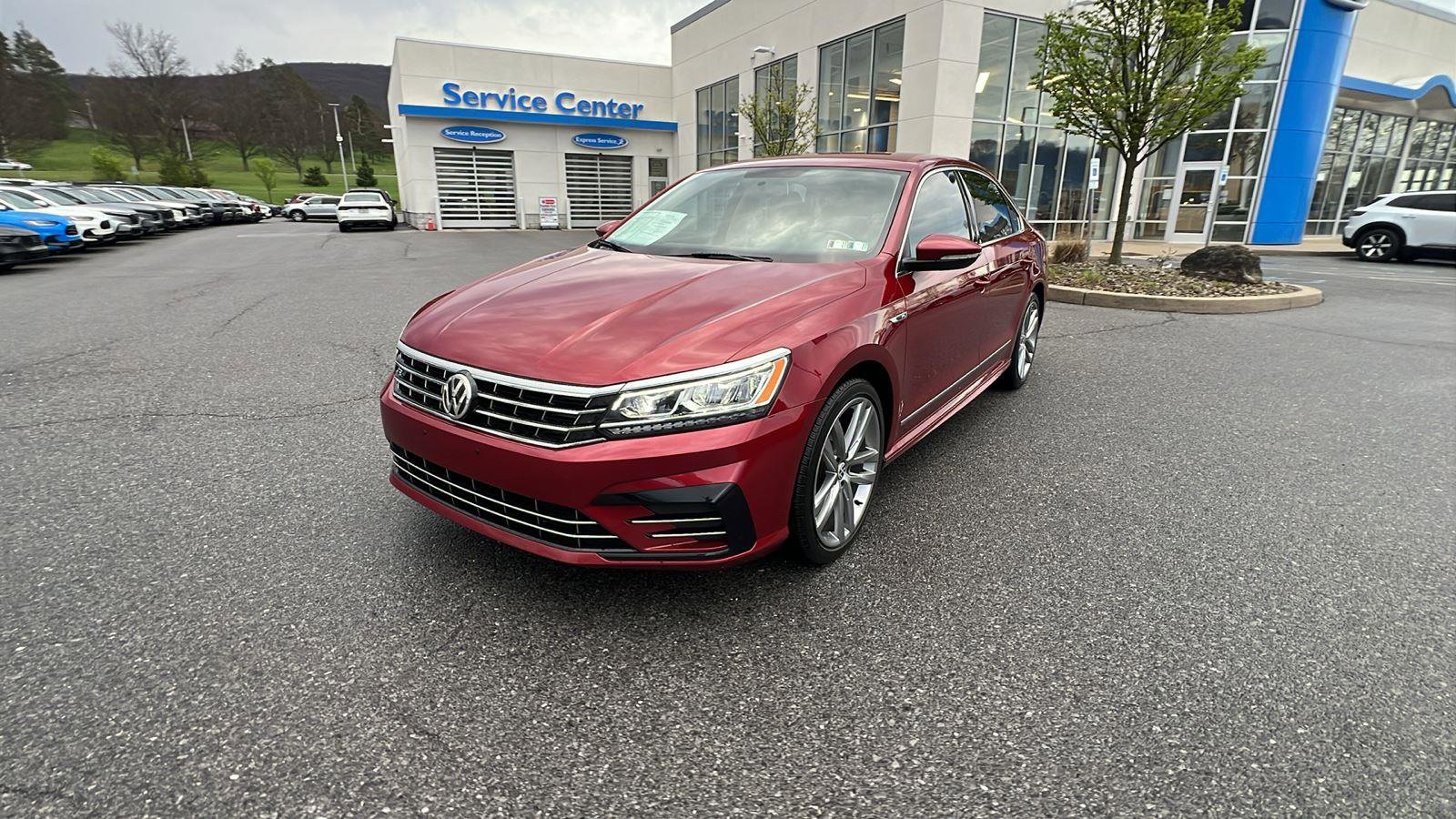 Used 2017 Volkswagen Passat 1.8T R-Line w/ R-Line Lighting Package image 8