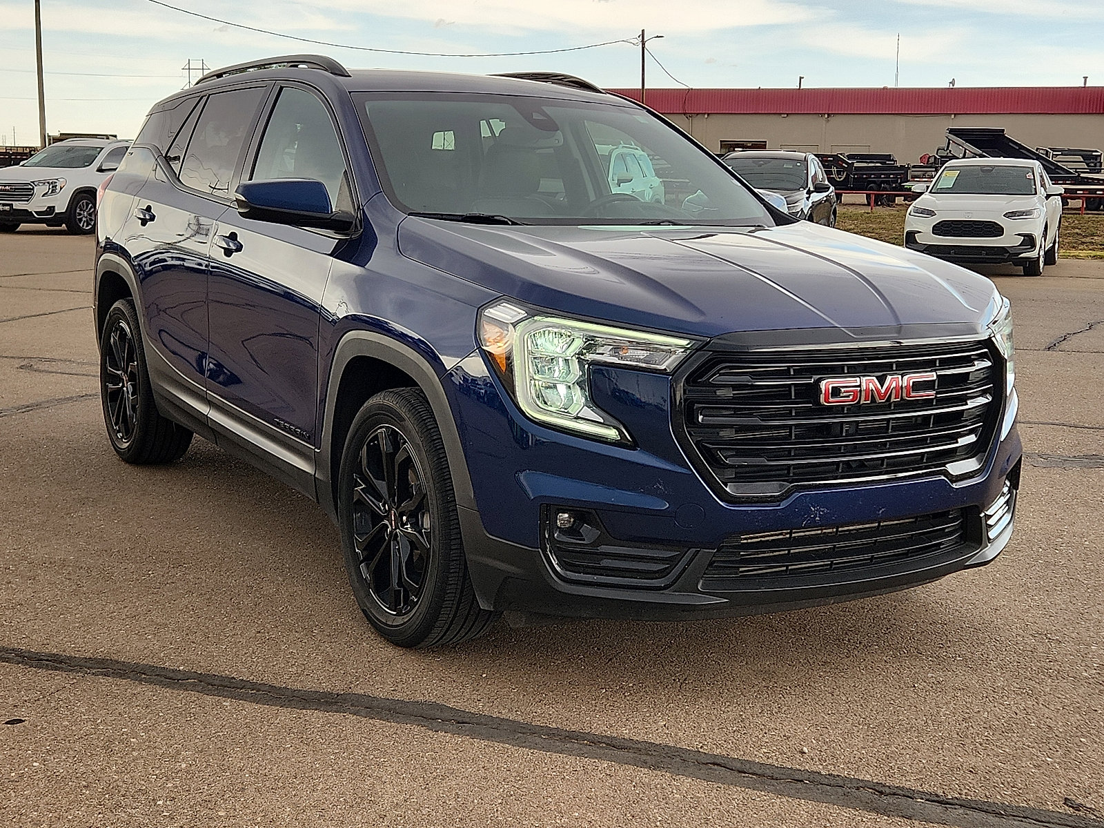 Used 2022 GMC Terrain SLT w/ Elevation Edition image 6