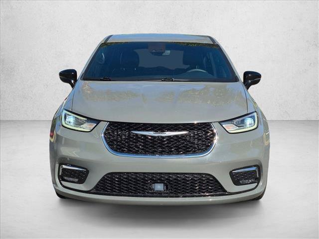 Used 2025 Chrysler Pacifica Select FWD image 2