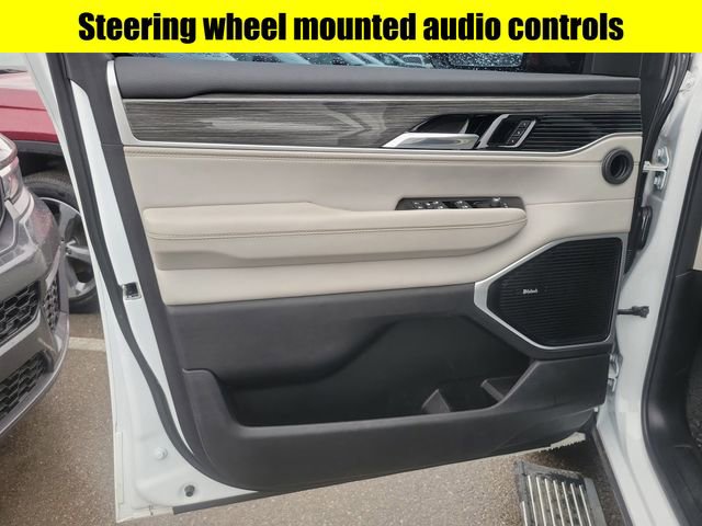 Used 2022 Jeep Wagoneer Series III w/ Premium Group I AWD/4WD image 19