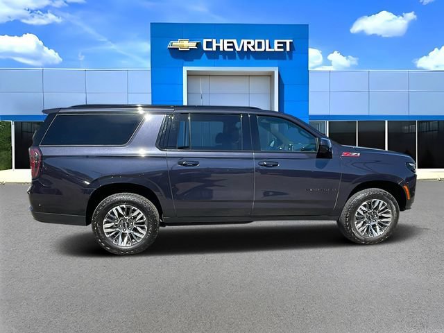 Used 2025 Chevrolet Suburban Z71 AWD/4WD image 2