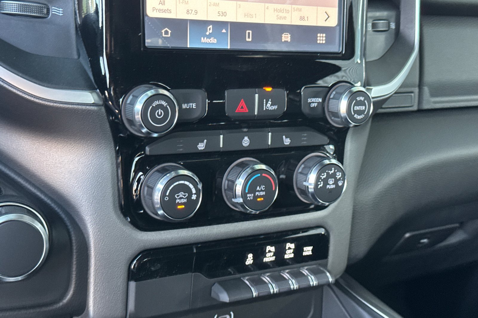 New 2027 RAM 1500 4x4 Crew Cab image 18
