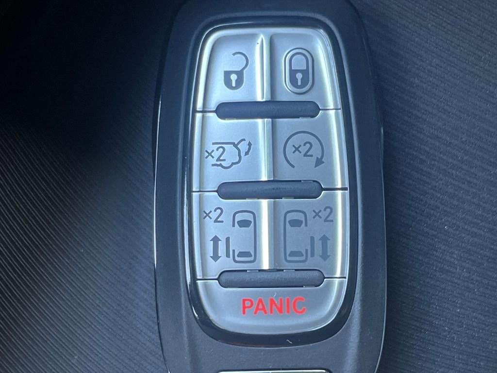 New 2026 Chrysler Pacifica Select image 21