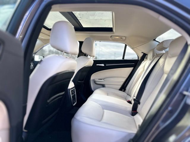 Used 2018 Chrysler 300 Limited w/ Safetytec Plus Group image 20
