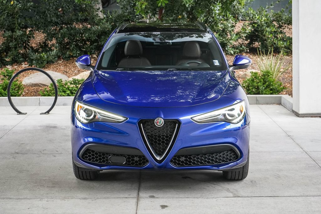 Used 2022 Alfa Romeo Stelvio Ti AWD/4WD image 2
