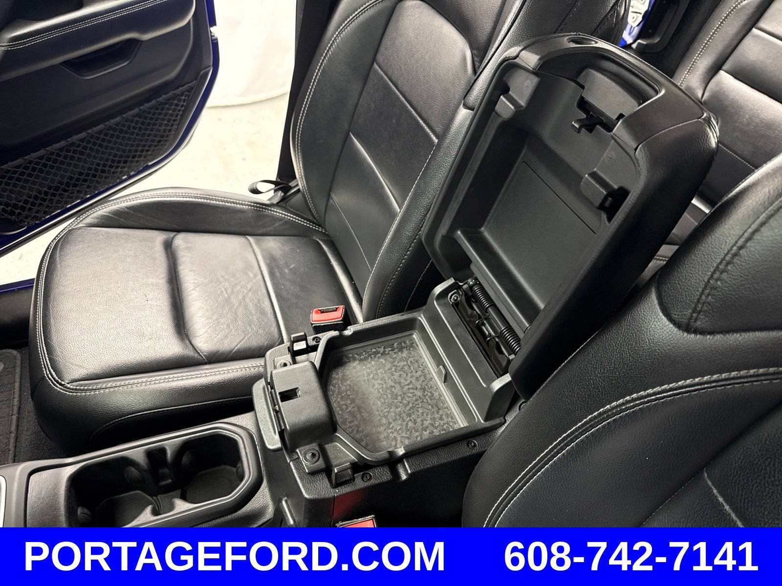 Used 2018 Jeep Wrangler Unlimited Sahara w/ Cold Weather Group AWD/4WD image 18