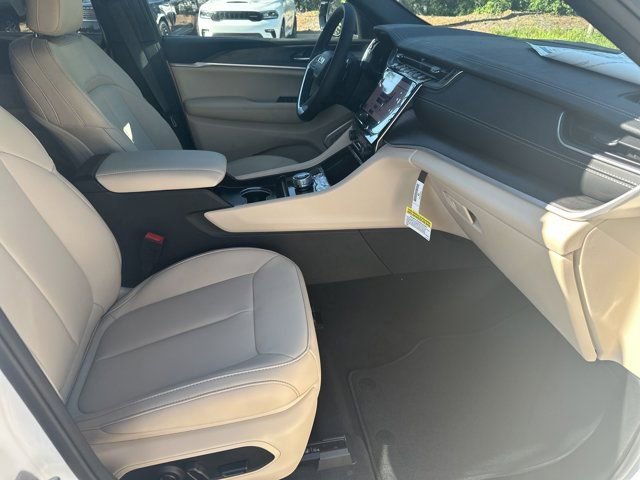 New 2025 Jeep Grand Cherokee Limited w/ Black Appearance Package image 13