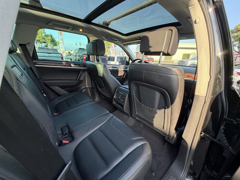 Used 2012 Volkswagen Touareg Hybrid AWD/4WD image 62