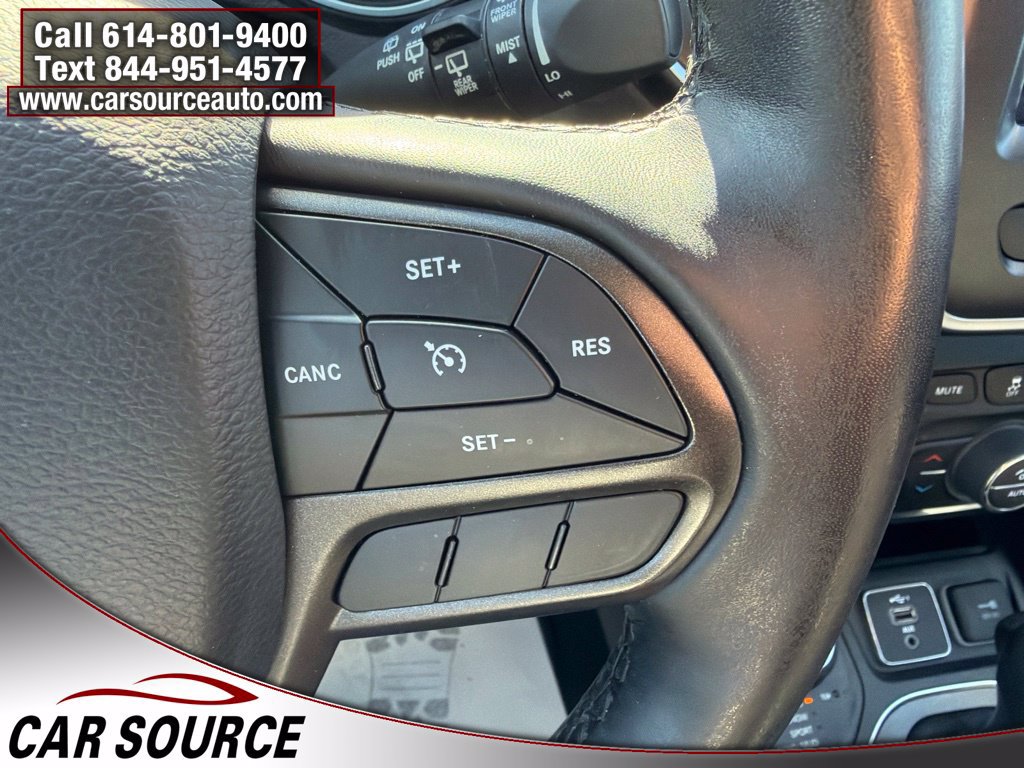 Used 2020 Jeep Cherokee Trailhawk w/ Cold Weather Group AWD/4WD image 12