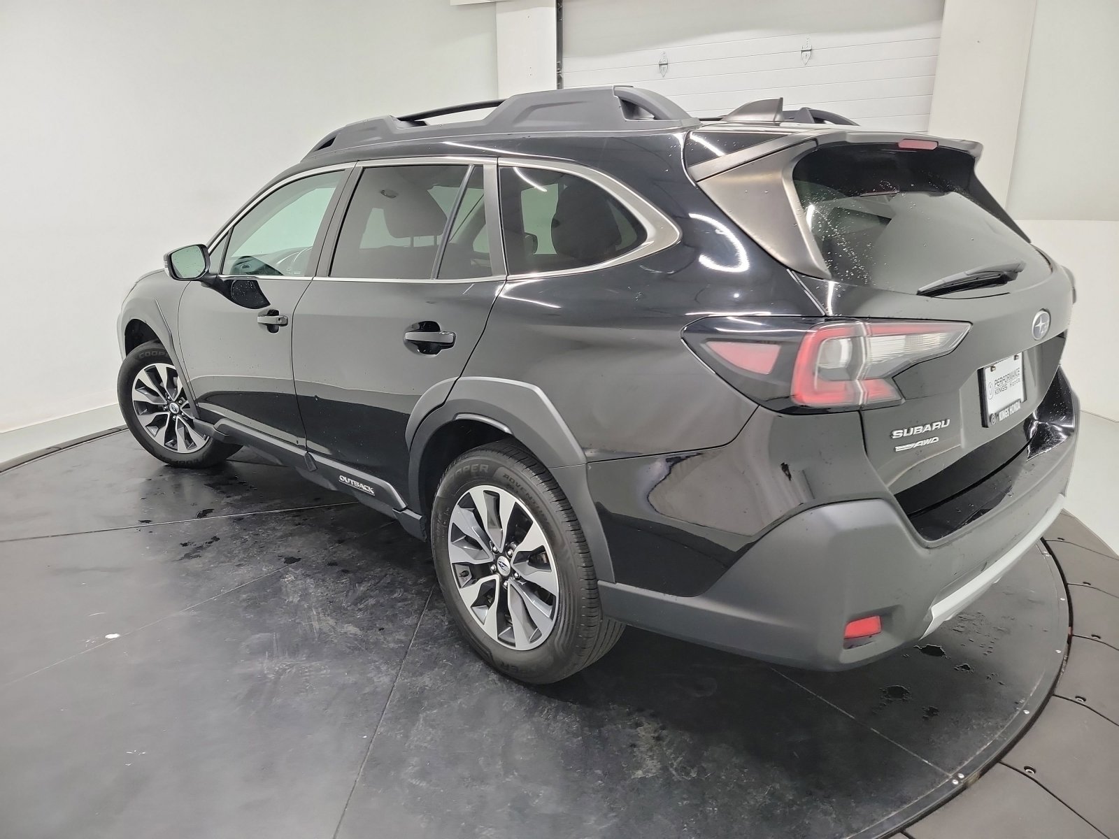 Used 2023 Subaru Outback Limited AWD/4WD image 6