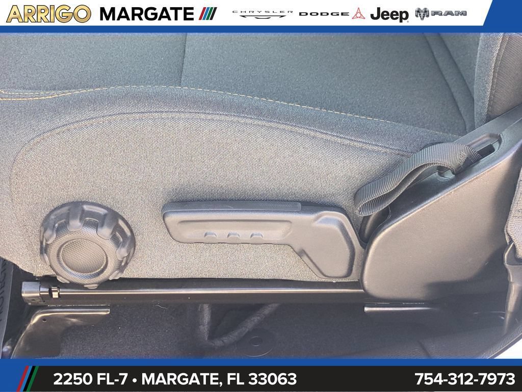 Used 2025 Jeep Wrangler Unlimited Sahara AWD/4WD image 20