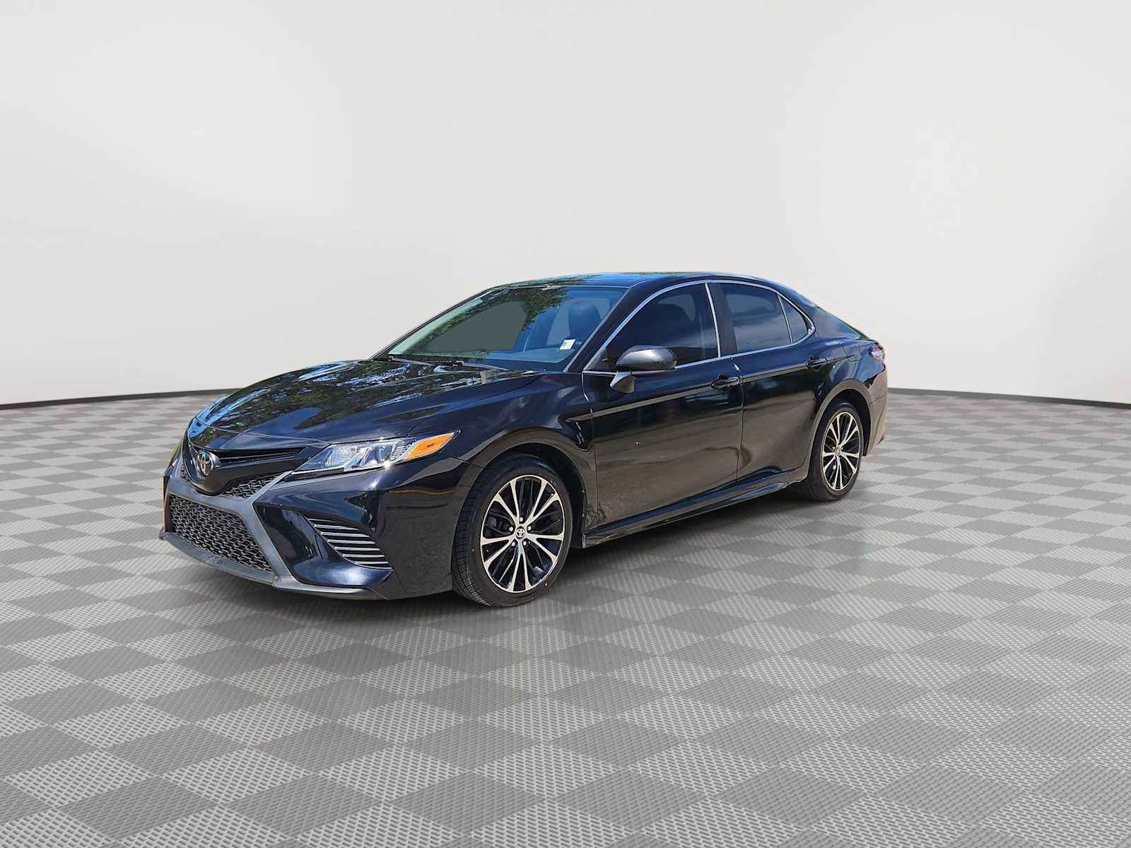 Used 2020 Toyota Camry SE FWD image 4