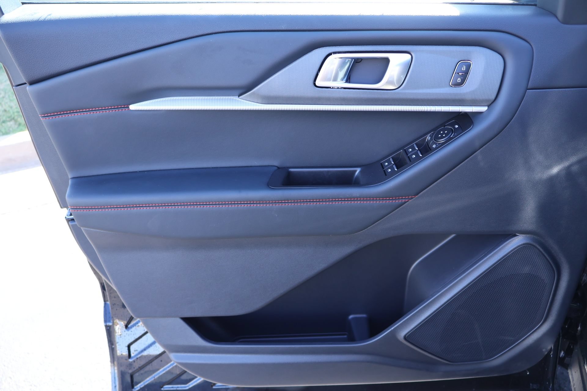 New 2026 Ford Explorer ST-Line w/ ST-Line Street Pack AWD/4WD image 17