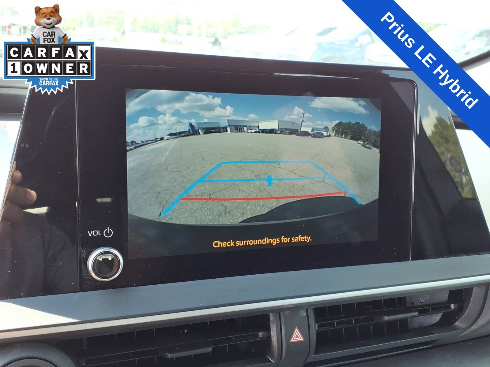 Used 2024 Toyota Prius LE FWD image 17