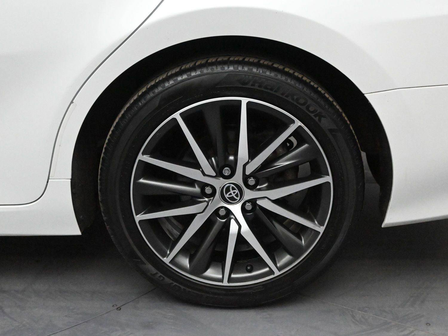 Used 2022 Toyota Camry XLE FWD image 13