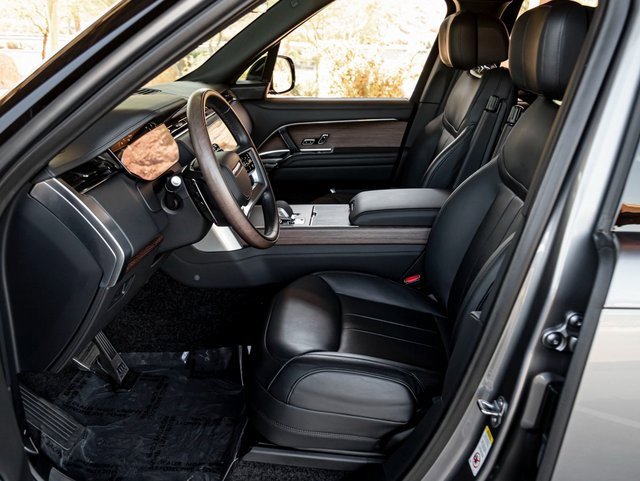 Used 2025 Land Rover Range Rover Long Wheelbase Autobiography image 14
