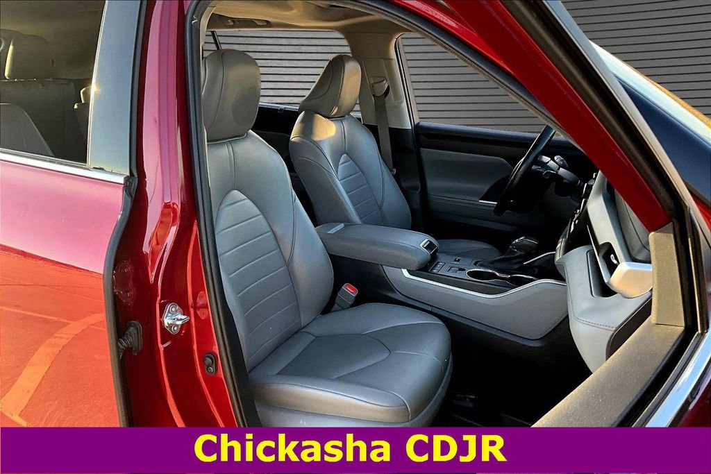 Used 2022 Toyota Highlander XLE image 28