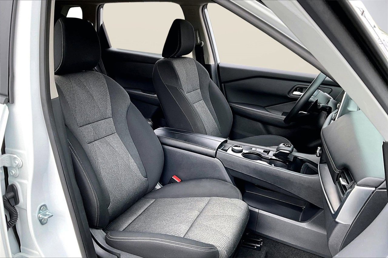 Used 2024 Nissan Rogue SV image 21