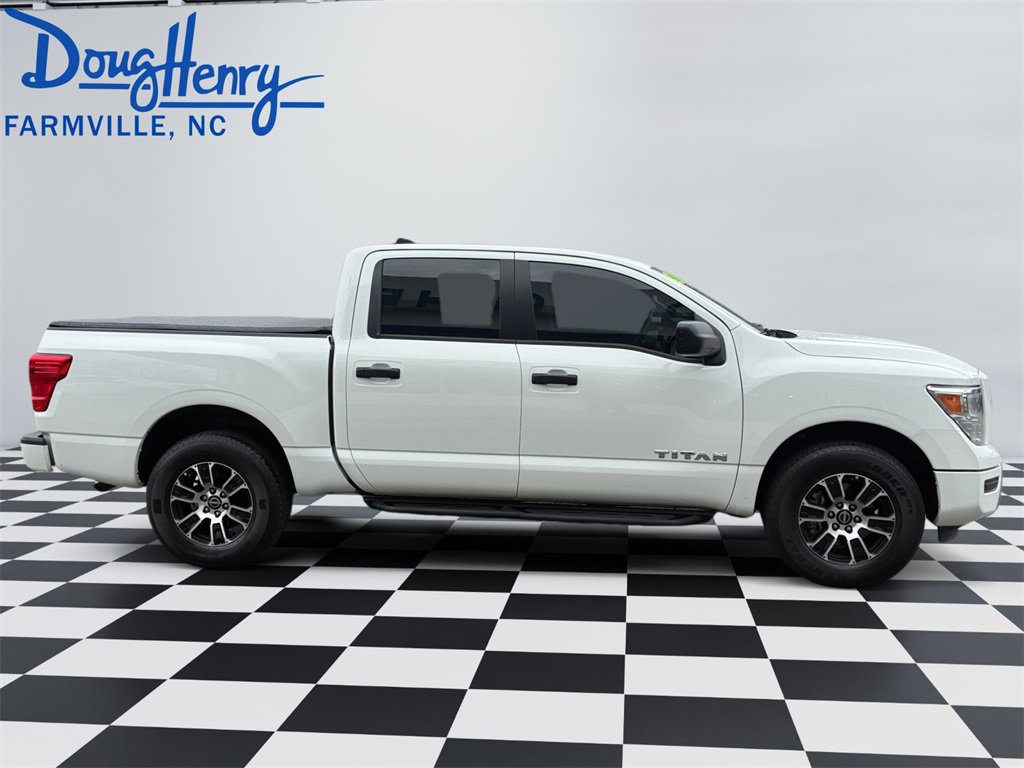 Used 2024 Nissan Titan SV image 6