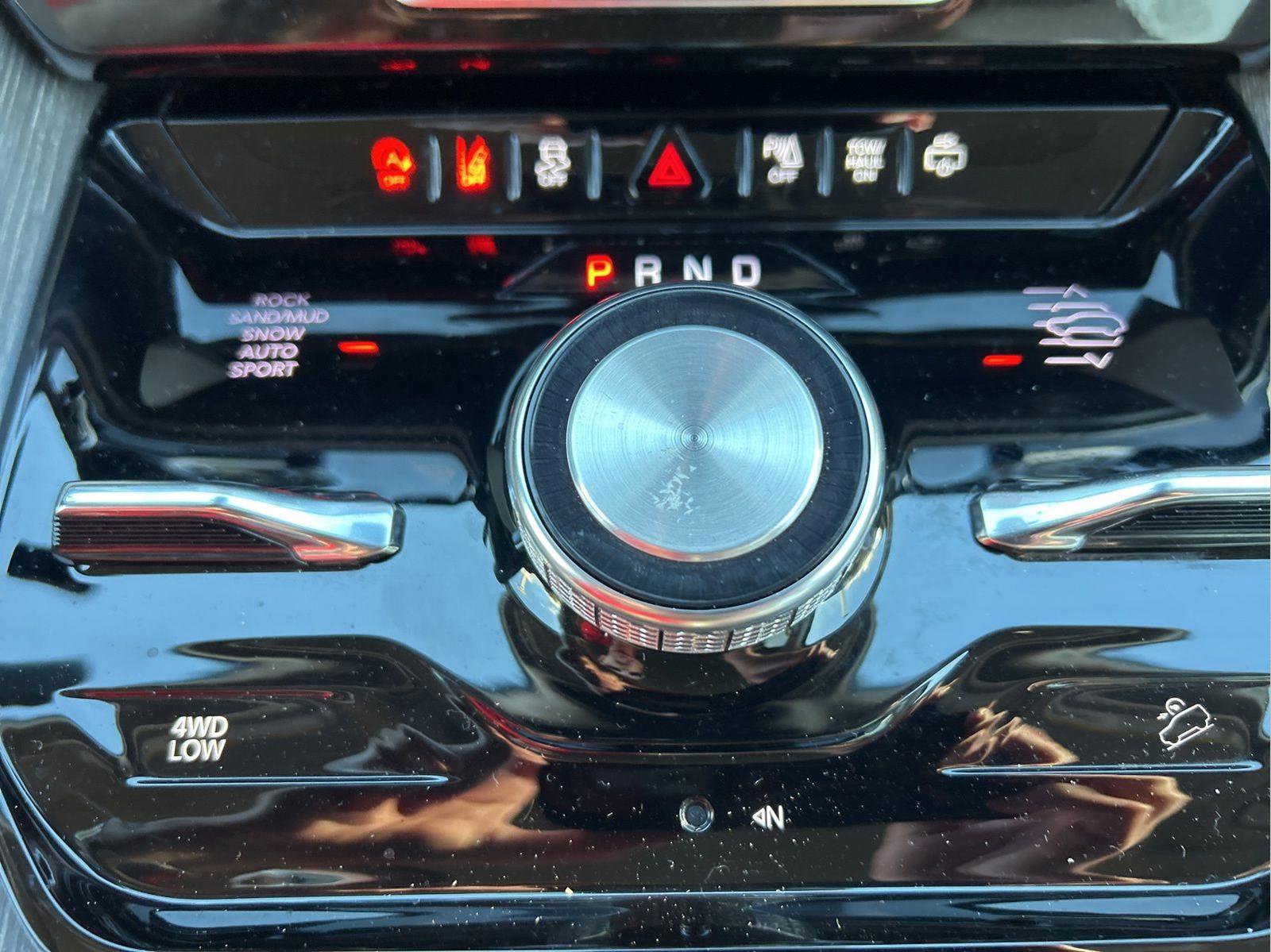 Used 2023 Jeep Wagoneer Series III w/ Preferred Equipment Group image 22