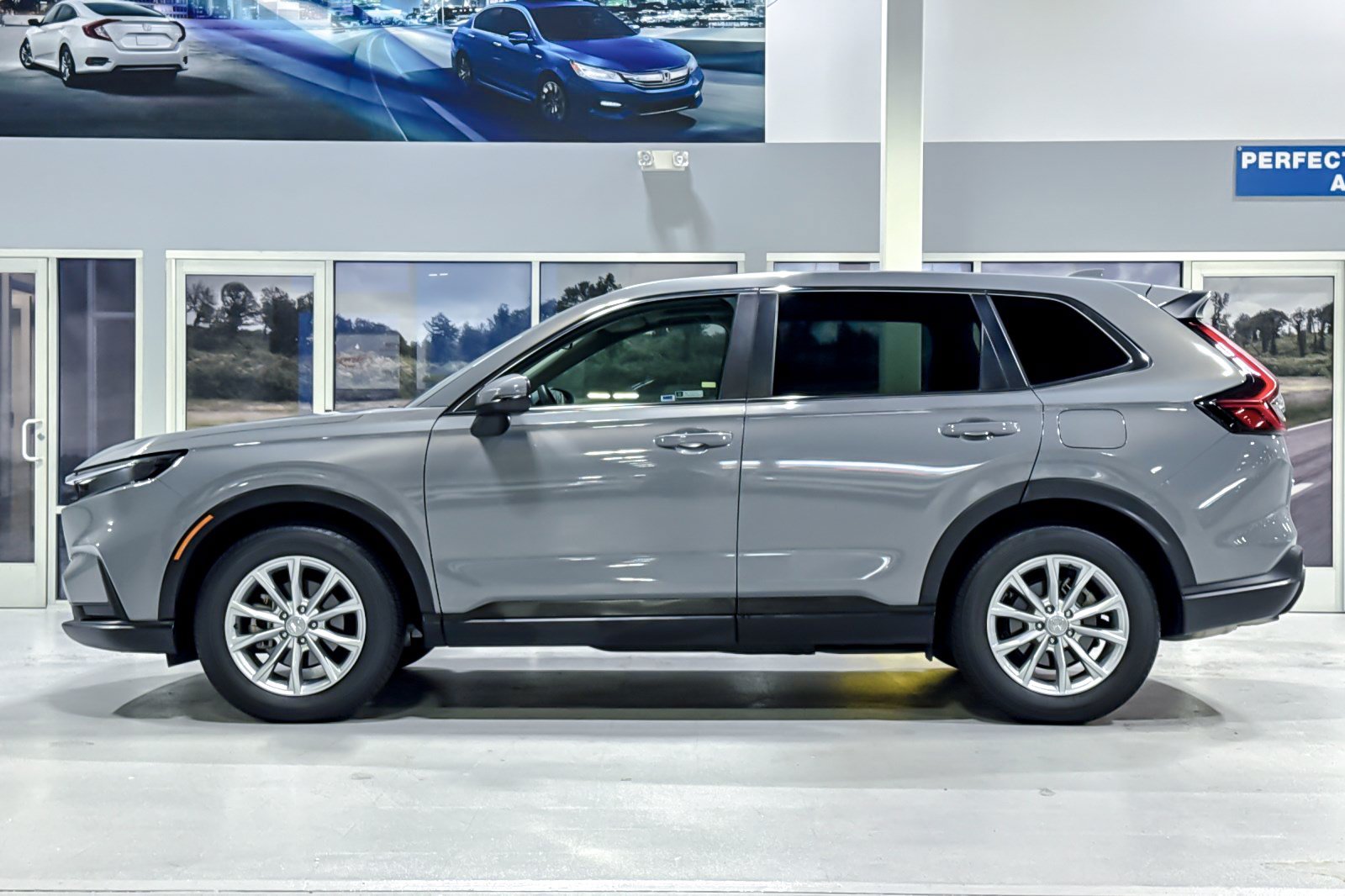 Used 2024 Honda CR-V EX image 2