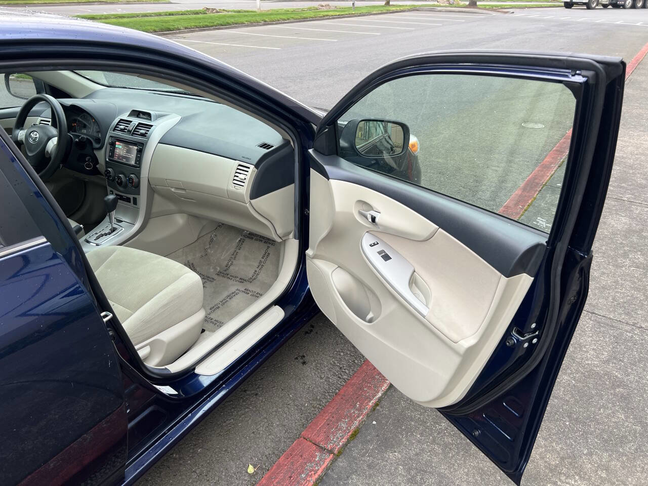 Used 2013 Toyota Corolla LE FWD image 9