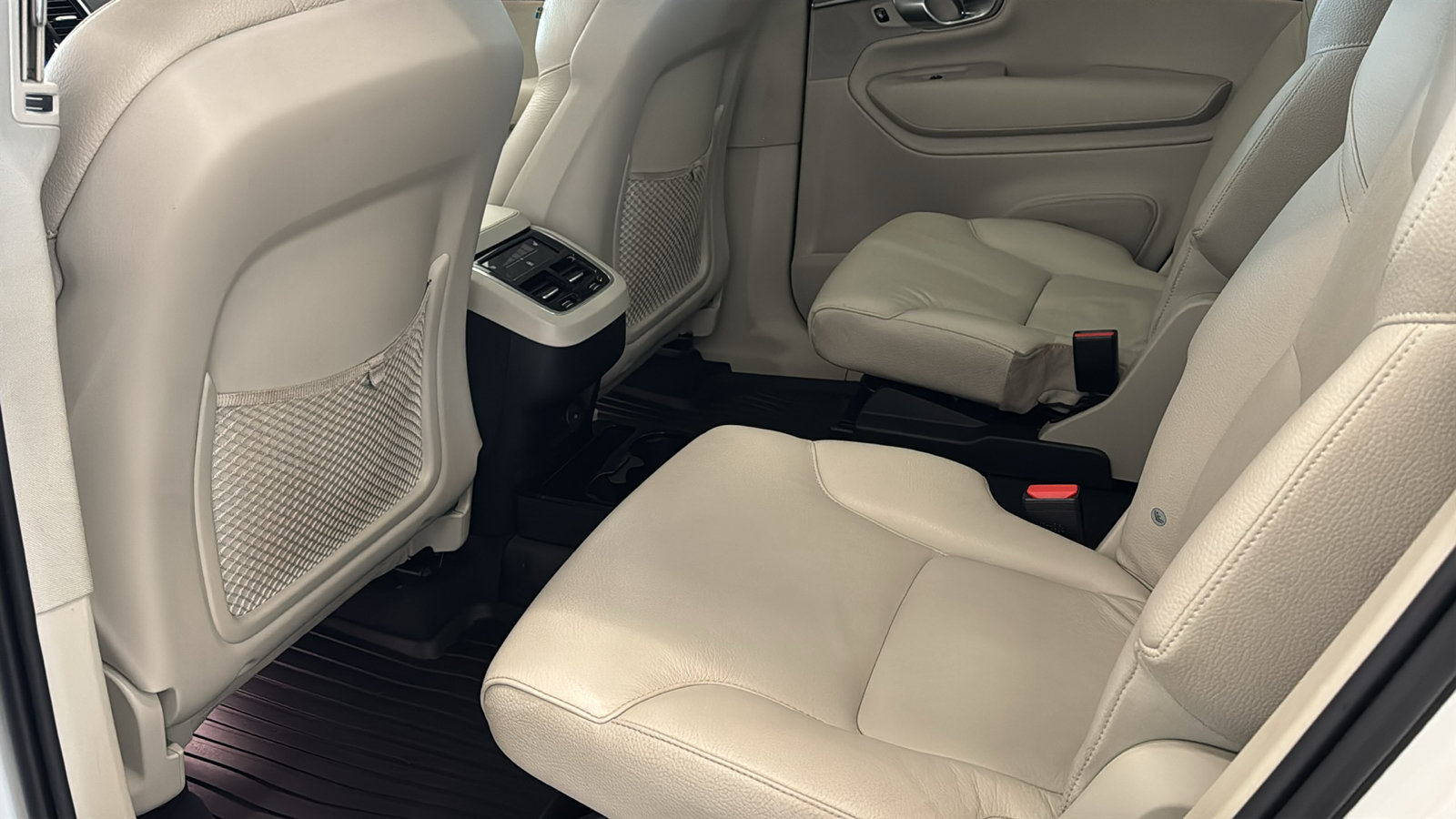 Used 2024 Volvo XC90 B6 Plus w/ Protection Package Premier AWD/4WD image 27