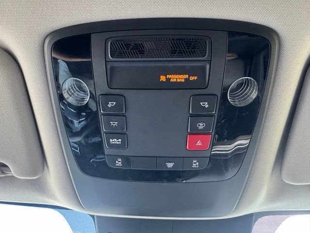 Used 2025 Kia Carnival FWD image 33