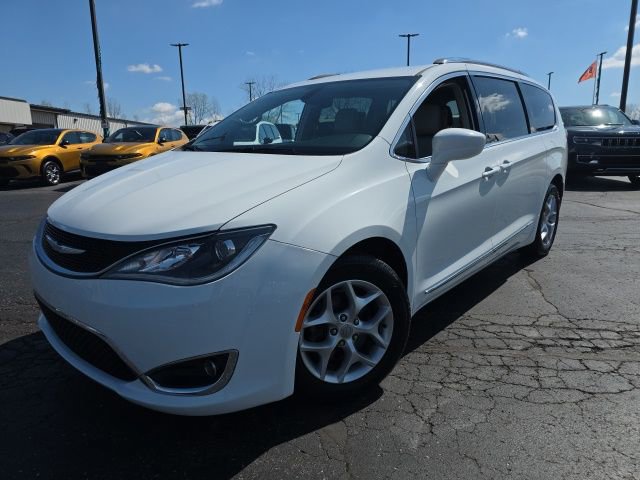 Used 2017 Chrysler Pacifica Touring-L Plus w/ Tire & Wheel Group image 2