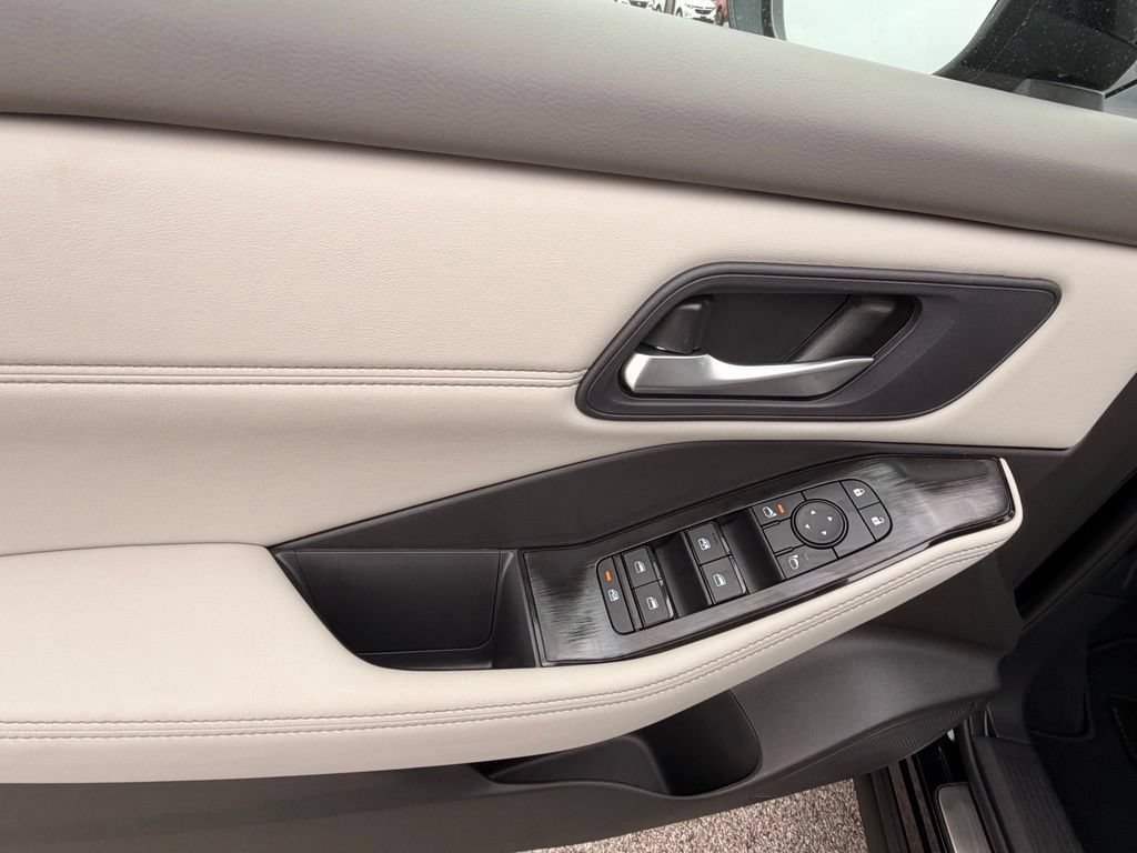 New 2026 Nissan Rogue Dark Armor FWD image 15