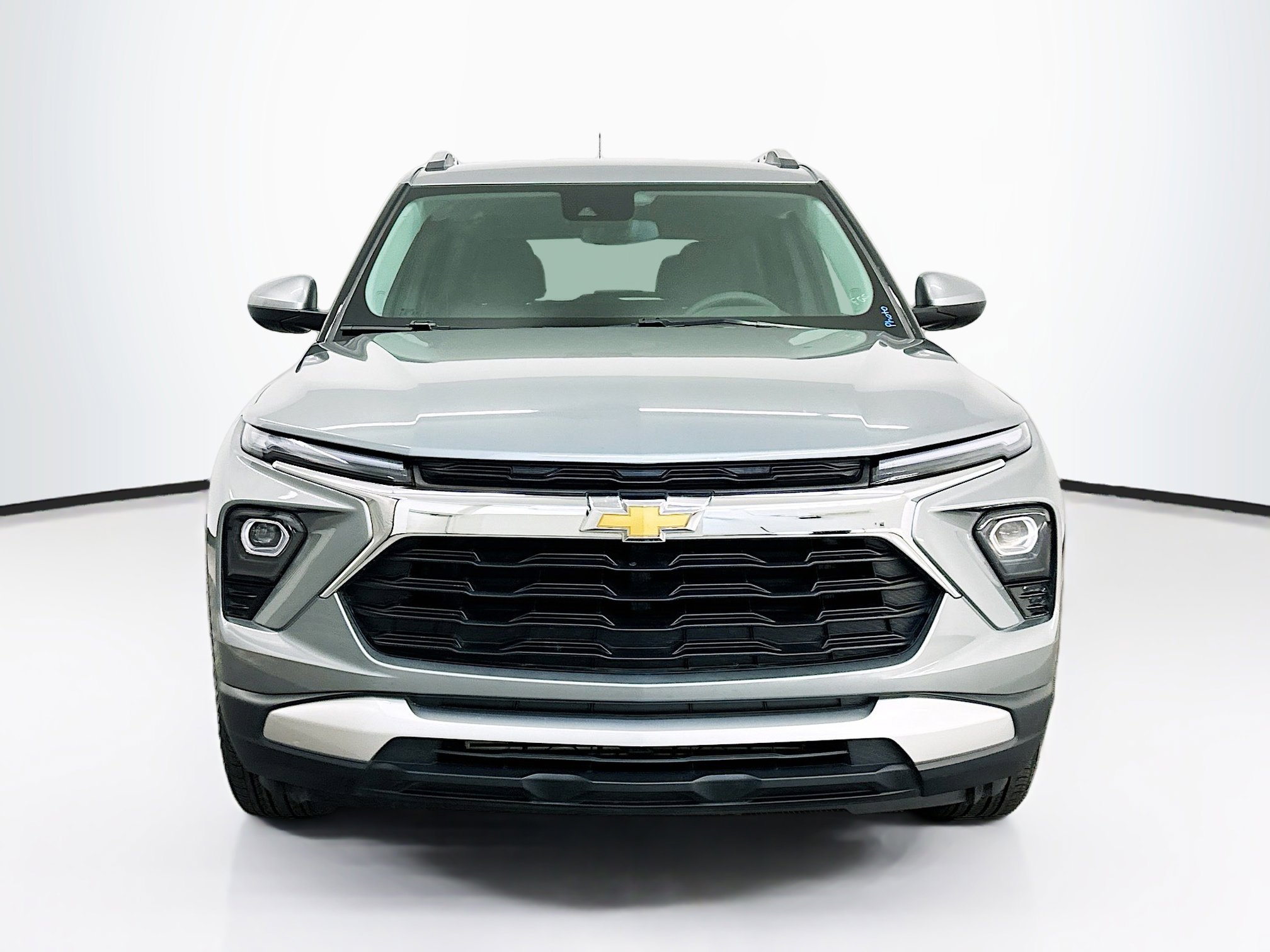 Used 2025 Chevrolet TrailBlazer LT AWD/4WD image 2