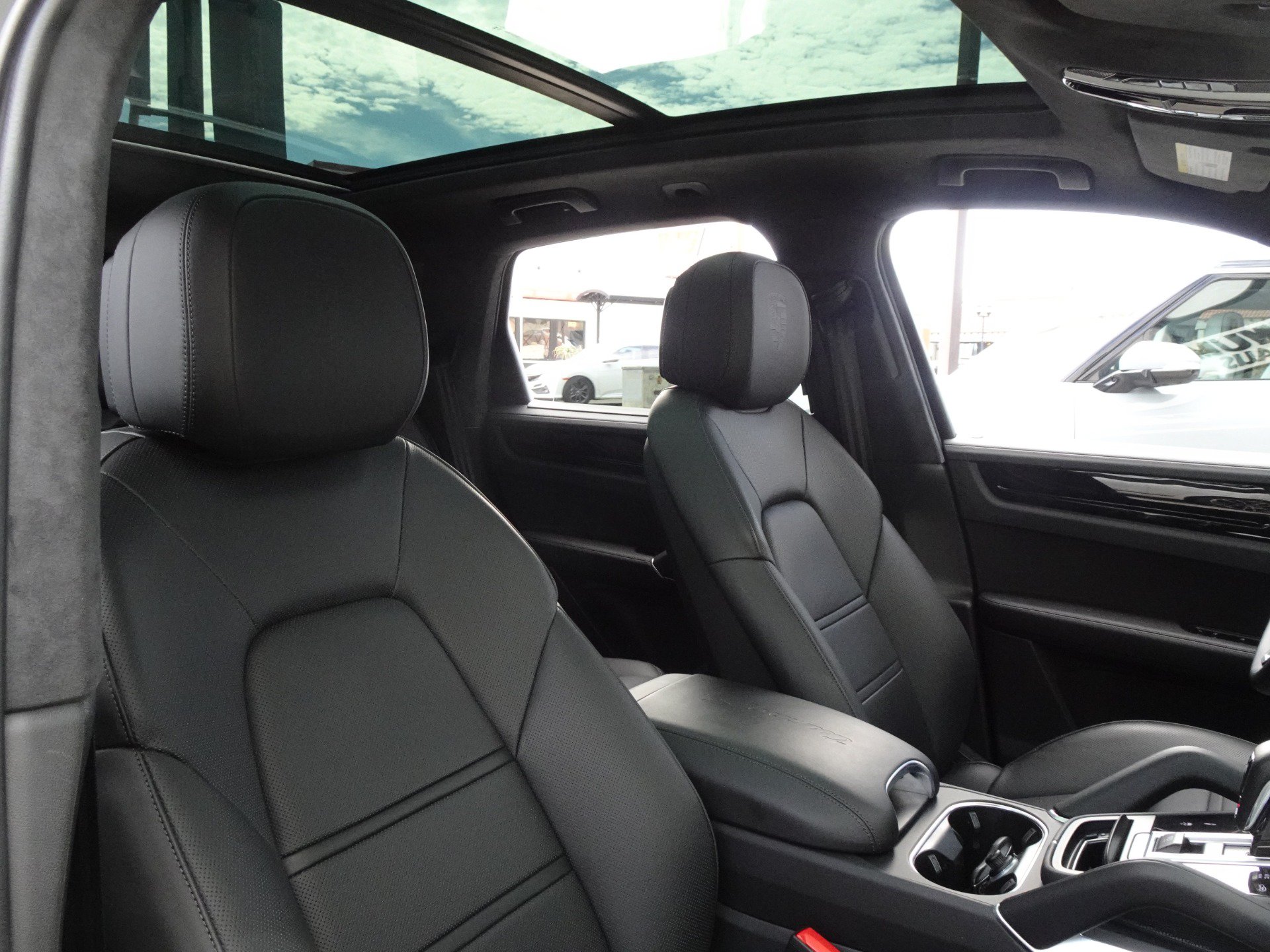 Used 2023 Porsche Cayenne Turbo S AWD/4WD image 21