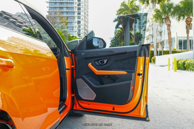 Used 2022 Lamborghini Urus image 30