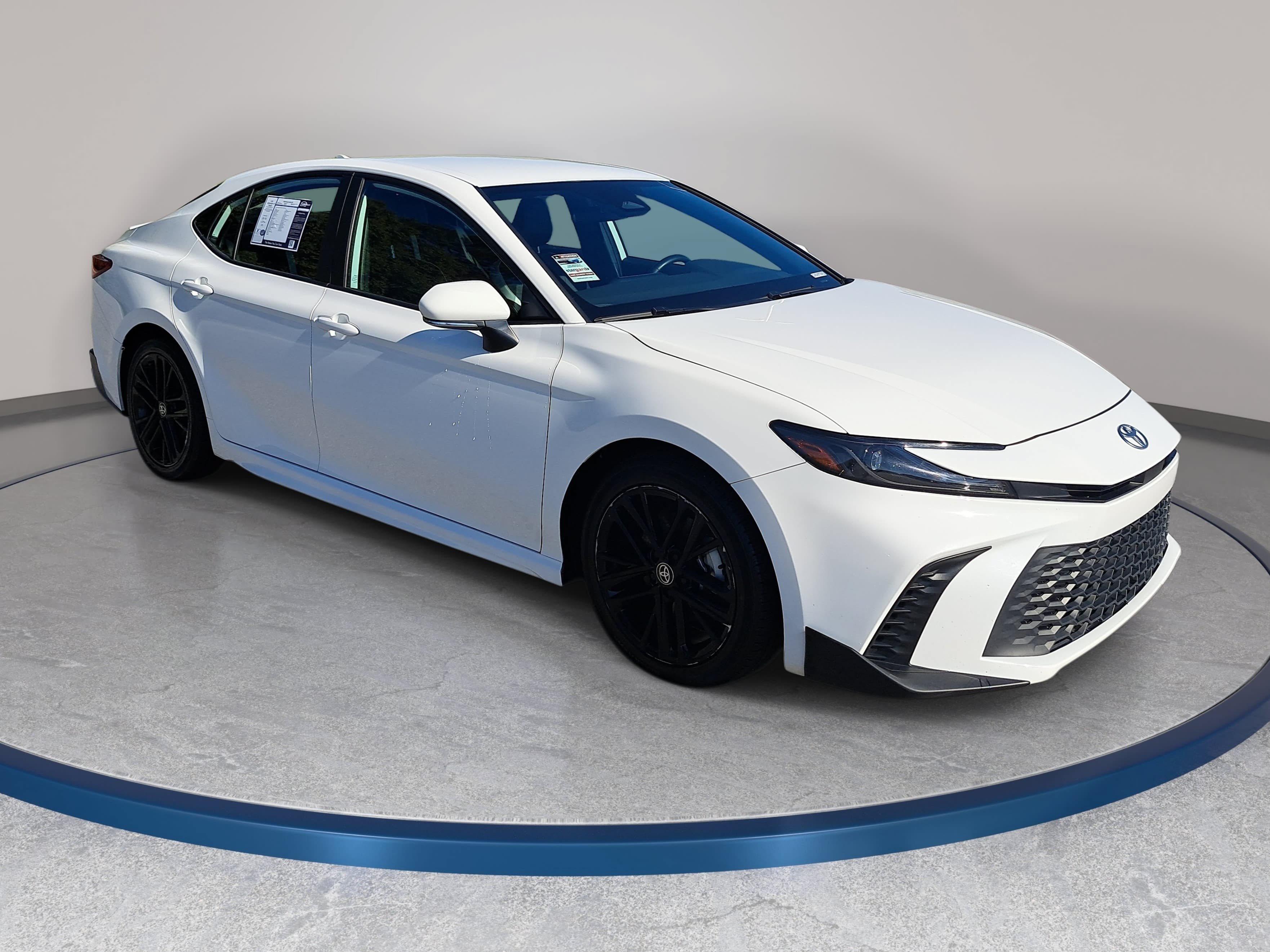 Used 2025 Toyota Camry SE FWD image 3