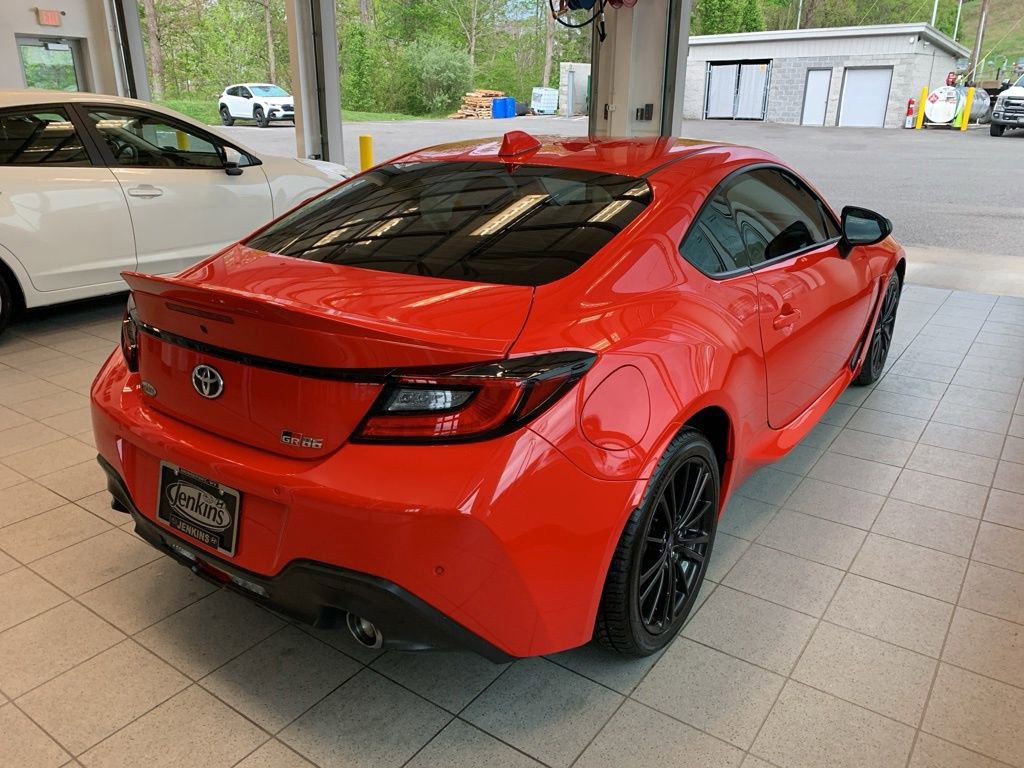 Used 2022 Toyota GR86 Premium w/ ALL Weather Mat Package (TMS) RWD image 12