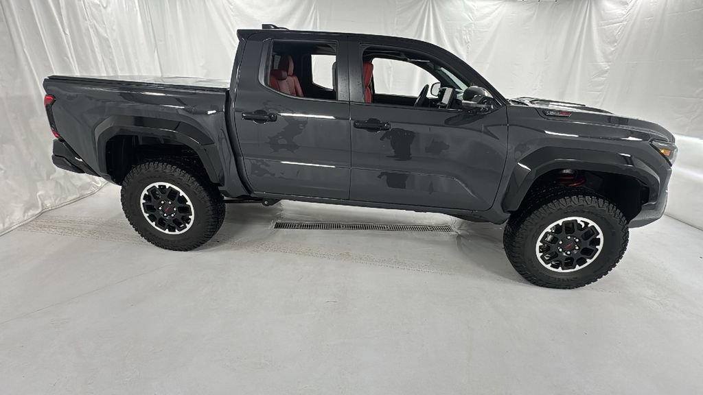Used 2025 Toyota Tacoma TRD Sport image 2