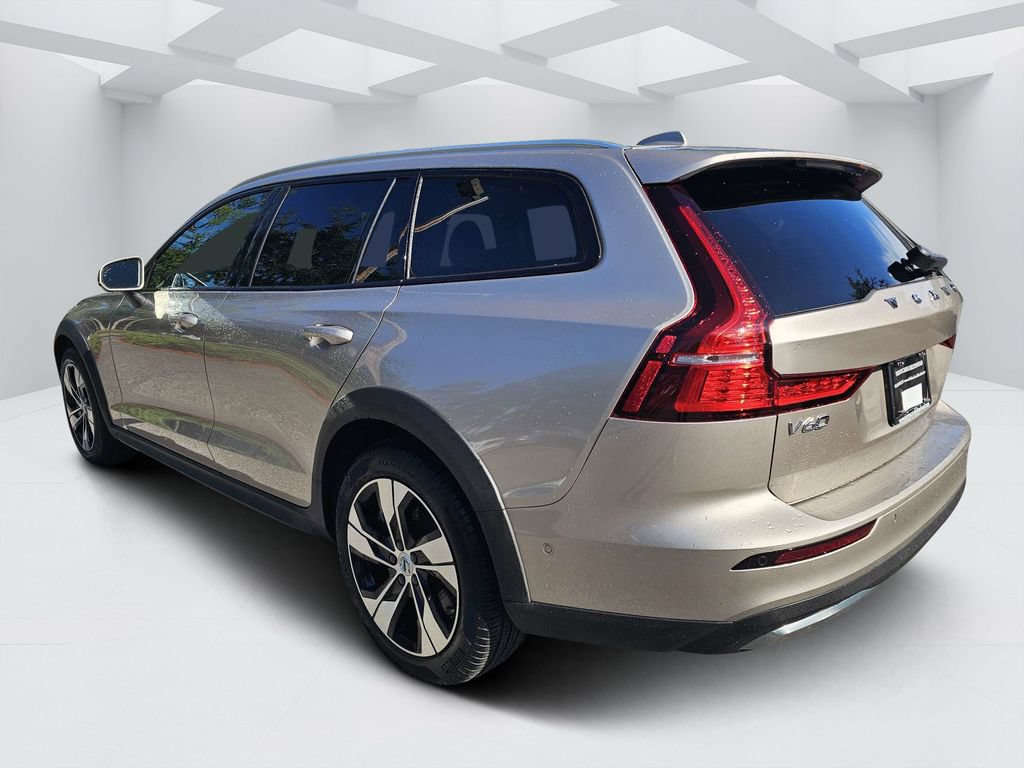 Certified 2025 Volvo V60 B5 Cross Country Plus AWD/4WD image 5