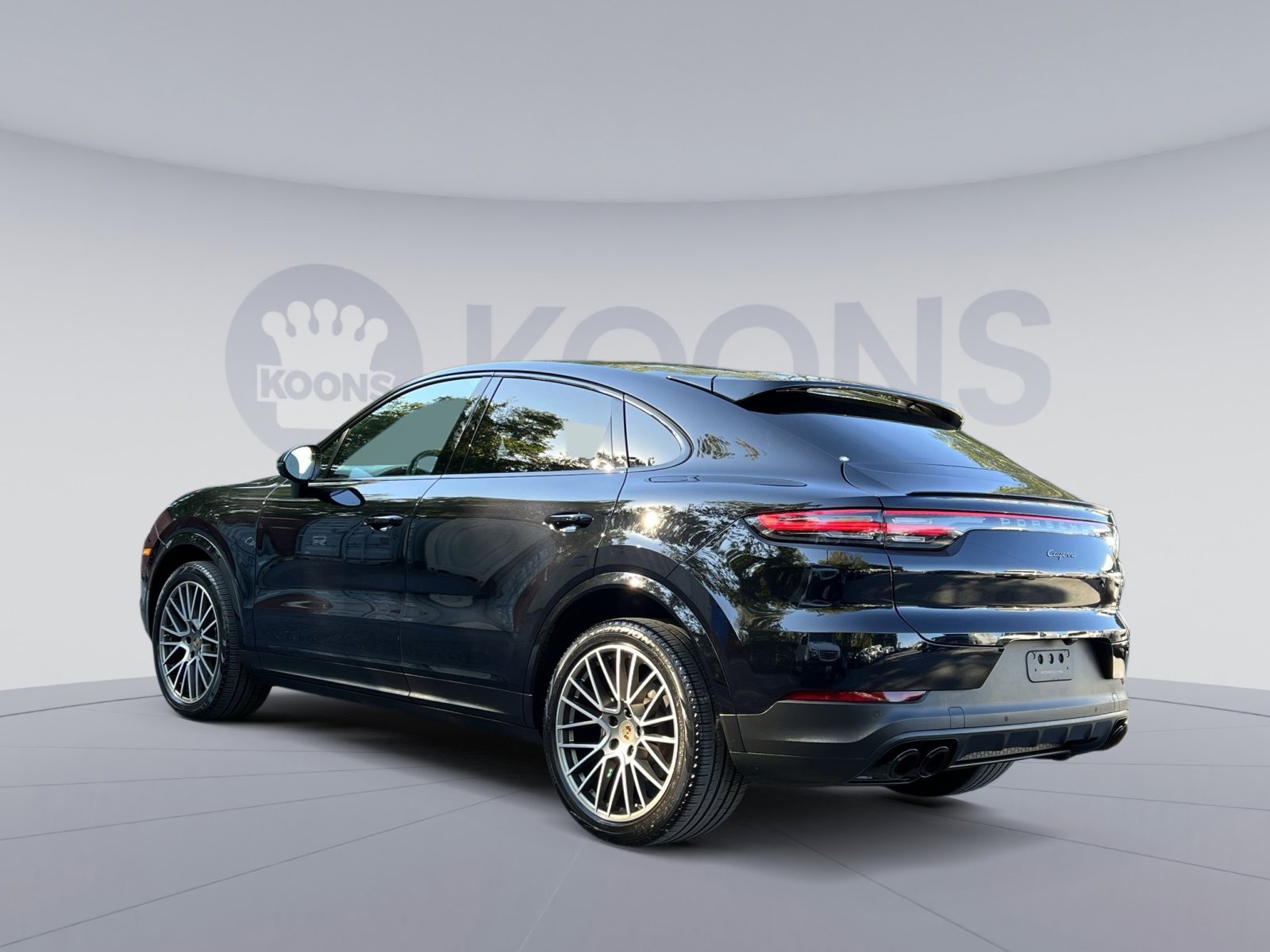 Used 2022 Porsche Cayenne Platinum Edition image 4