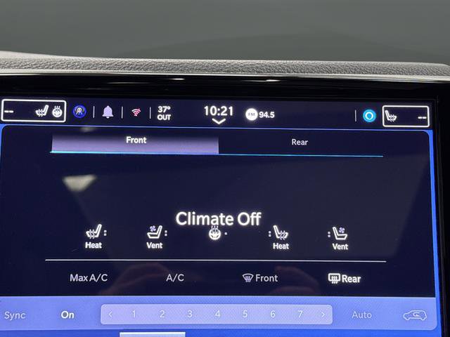 Certified 2025 Chrysler Pacifica Limited image 8