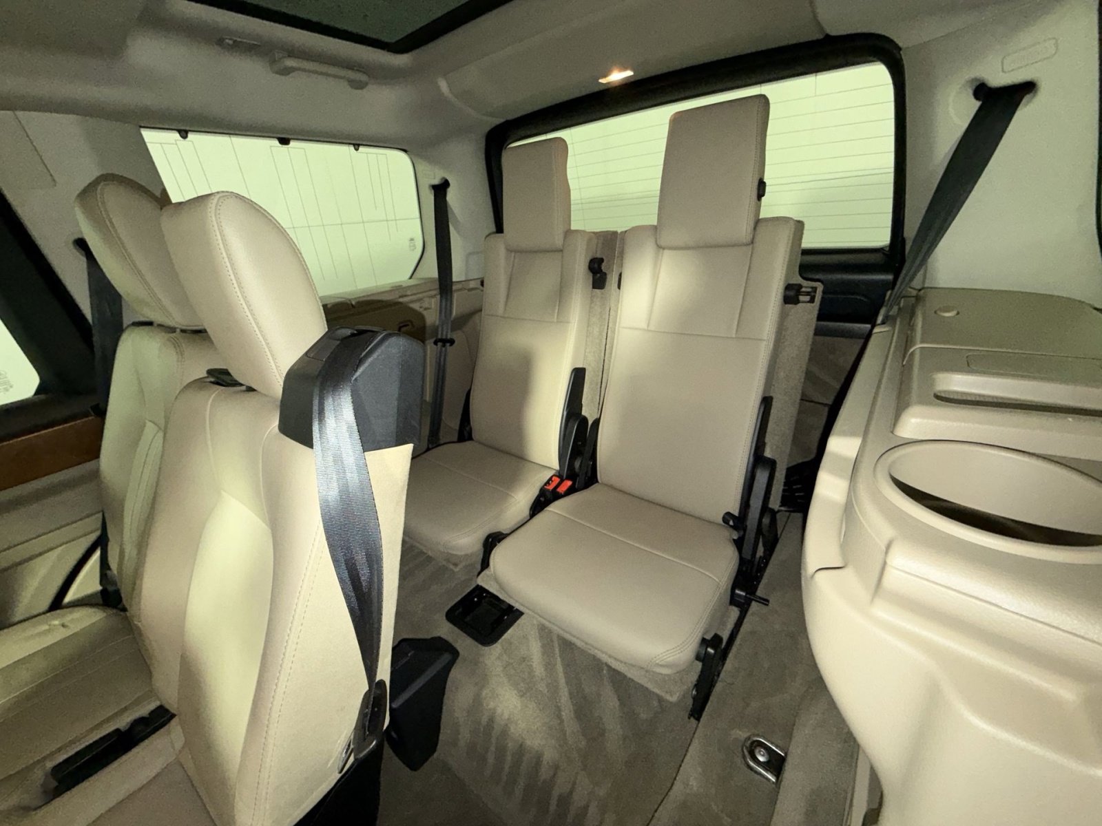 Used 2016 Land Rover LR4 HSE image 24