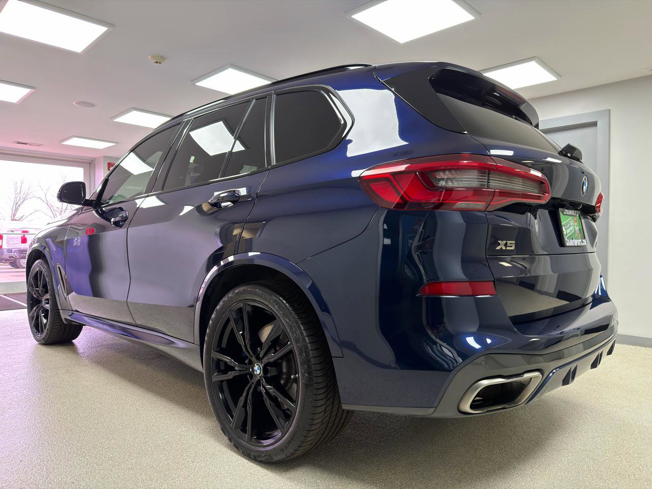 Used 2020 BMW X5 M50i w/ Executive Package image 5